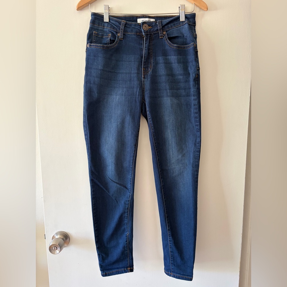 Women’s Slim Fit Stretchy Jeans